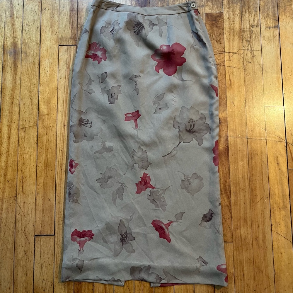 Jones New York Beige Pencil Skirt with Red Floral Print